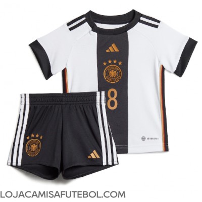 Camisa de Futebol Alemanha Leon Goretzka #8 Equipamento Principal Infantil Mundo 2022 Manga Curta (+ Calças curtas)
